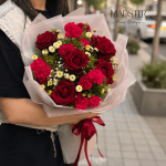 دسته گل رز قرمز